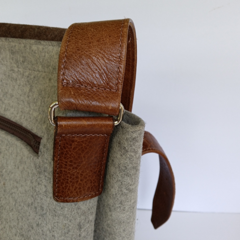 Graf Lantz Merino Wool Felt Messenger Bag - Grey & Brown - Picture 8 of 15